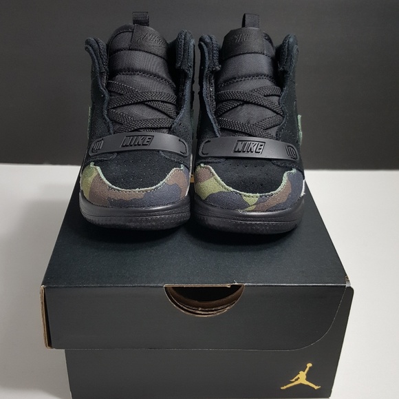 NEW!Air Jordan Legacy 312 Off-Court Shoes - Picture 3 of 7